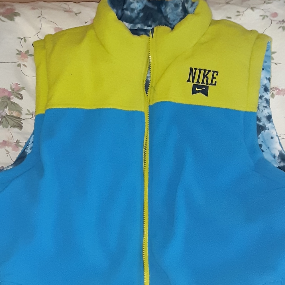 Nike Volt Vest Irreversible